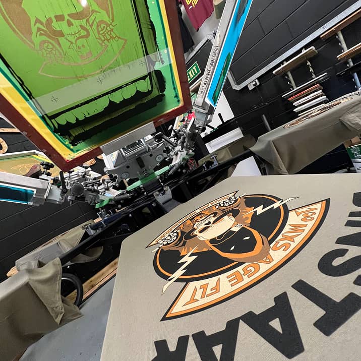 t-shirt-on-carousel-press T-shirt on carousel press